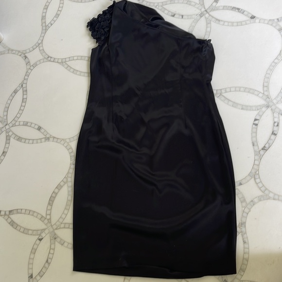 St. John size 12 silky one sleeve black dress. Beautiful on. - Picture 4 of 6